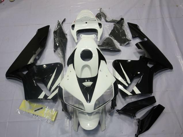 Black and White 2005-2006 CBR600RR Motorcycle Fairing Black and White 2005-2006 CBR600RR Motorcycle Fairing